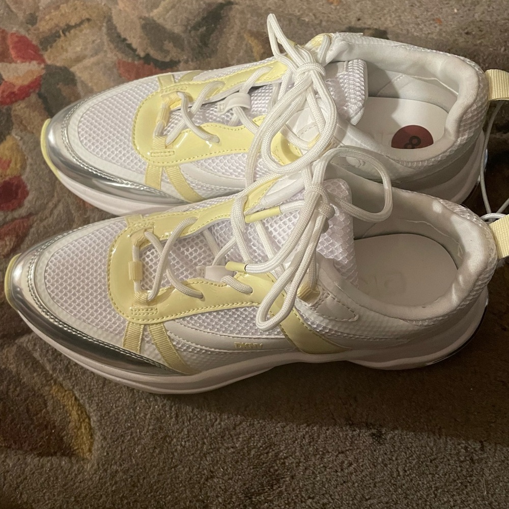 DKNY NWOT Juna Sneaker (Women) - - Picture 10 of 10